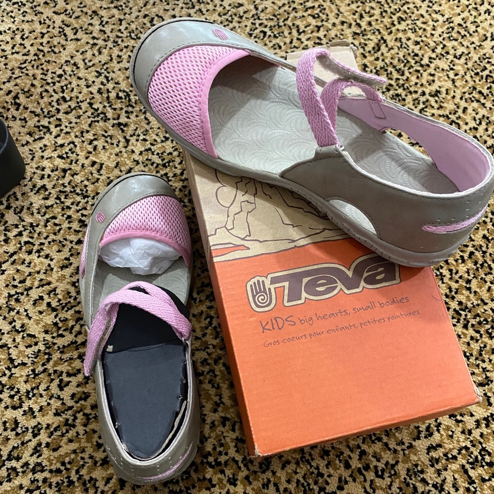 Cute girls sandal
